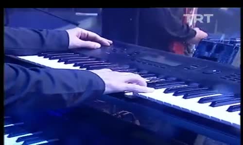 Erhan Güleryüz-Beni Köyümün Yağmurlarında Yıkasınlar izle