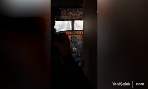 Tarihi İnişi Bir De Kokpitten İzleyin