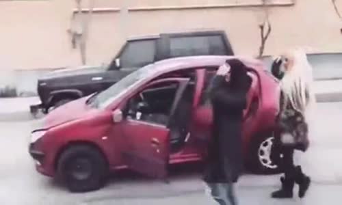 Giden Arabadan İnip Dans Eden Kızların Hazin Sonu
