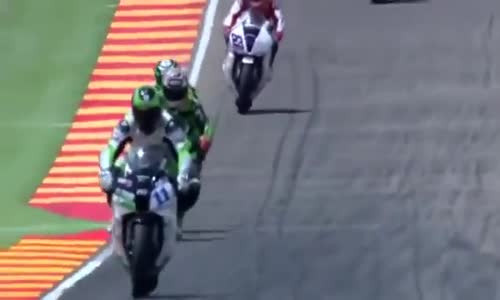 Kenan Sofuoğlu rakibine kafa attı