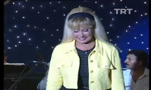 Emel Sayın-Dönülmez Akşamın Ufkundayız izle