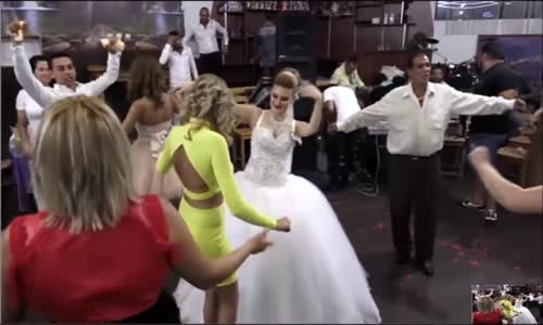 Yeşilli Hatun Düğünde Döktürüyor