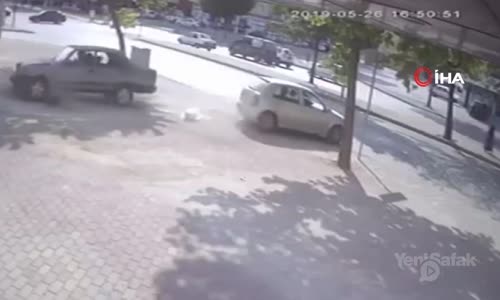 Drift Yaparken Kaldırımda Duran Adamı Ezdi