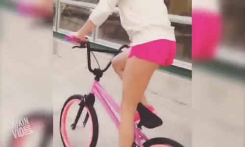 Şov Yaparken Bisikletten Düşen Kız