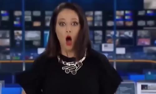 Canlı Yayında Tırnaklarını Törpülerken Yakalanan Spikerin Güldüren Tepkisi 