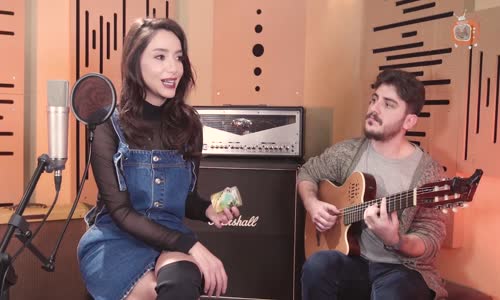 Öykü Gürman -  Ummadığım Anda ( Akustik )