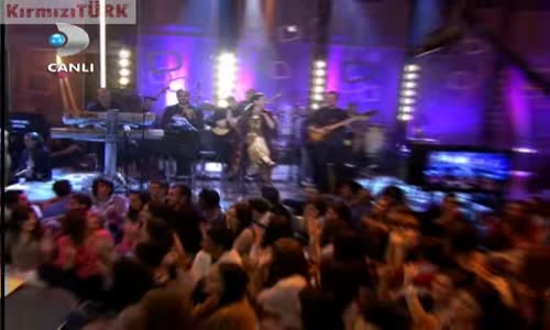 Hadise Aşk Kaç Beden Giyer