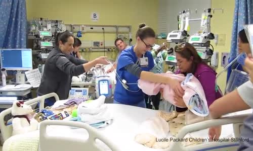 Yapışık Olarak Doğan Siyam İkizlerinin Ayrıldıktan Sonra Birbirleri ile İlk Karşılaşma Anları