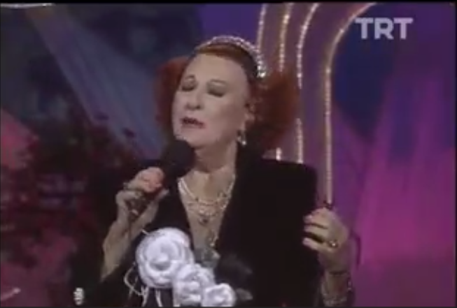 Müzeyyen Senar-Urfa'nın Etrafı Dumanlı Dağlar 