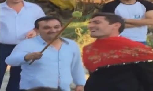 Düğün Gelenekleriyle Canından Bezen Damat