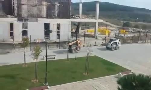 Şantiyede İş Makinesi İle Delirmeceler