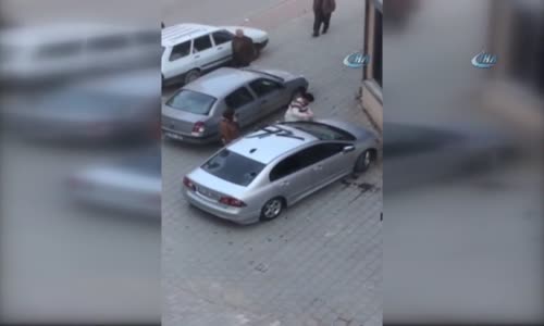 Kocasına Kızan Kadın, Arabayı Böyle Parçaladı