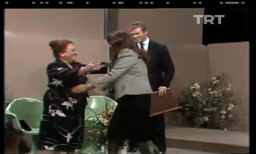 Adile Naşit Ve Müjde Ar'ın Seyahat Anısı izle