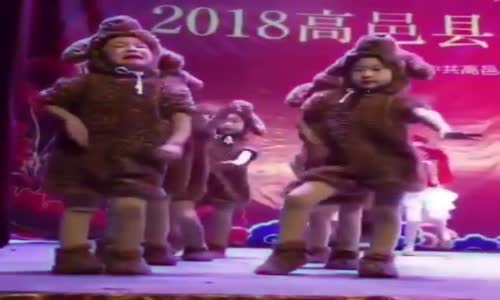 İnsanları Mutlu Ederken Hunharca Ağlayan Ufaklık