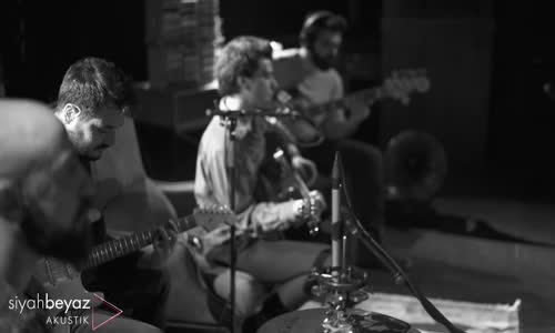 Berkant Ali - Mutlu Günler (SiyahBeyaz Akustik)