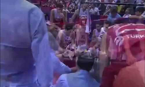 Ufuk Sarıca,Genciz Güzeliz De O Kadar Da Değil Ya!