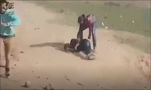 İsrail Askerleri Silahsız Filistinliyi Böyle Vurdu