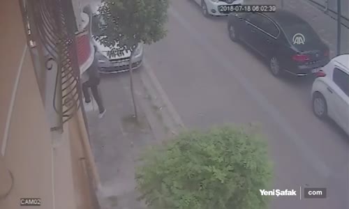 Zeytinburnu'nda Pes Dedirten Hırsızlık Kamerada