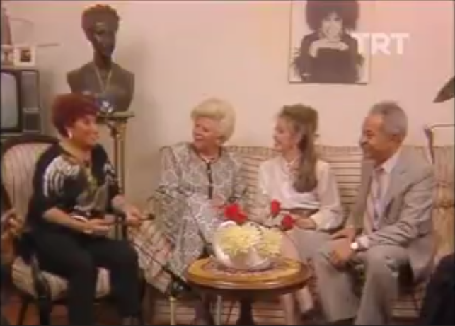 Müzeyyen Senar-Ümitsiz Bir Aşka Düştüm