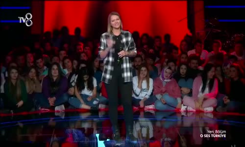 O Ses Türkiye-Hadise Yabancı Diliyle Döktürdü! 