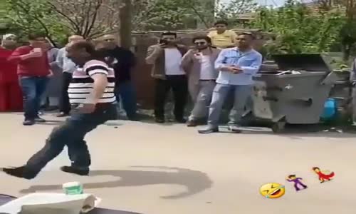 Çilli Bom Dansını Şpagat ile Süsleyen Dayı