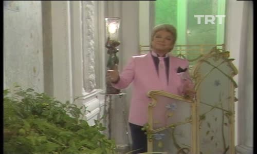 Zeki Müren-Tesellim Olsun izle