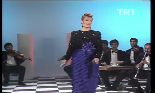 Emel Sayın-Bir Gün Sevdiğimi Anlayacaksın izle