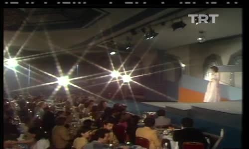 Ayşe Tunalı-Yanakların Çiçektir izle