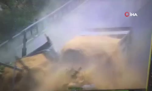 Tır, kamyona arkadan çarptı 