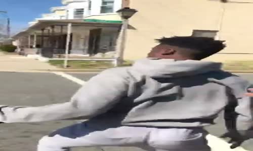 Sokak Ortasında Kavga Eden Gençleri Barıştırarak Efsane Olan Adam