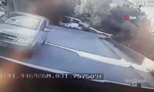 Otomobil İle Yolcu Midibüsü Çarpıştı - 3 Yaralı