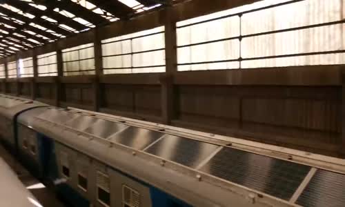 Hindistan'ın İlk Güneş Enerjili Treni Sefere Hazır