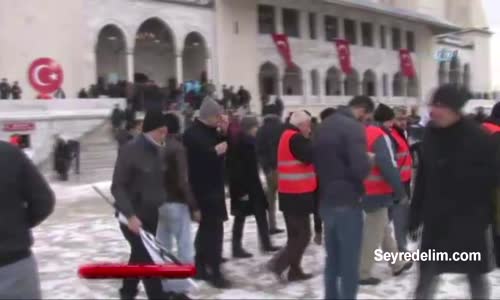 Abd Büyükelçiliğine Yürümek İsteyen Grup İle Polis Arasında Gerginlik