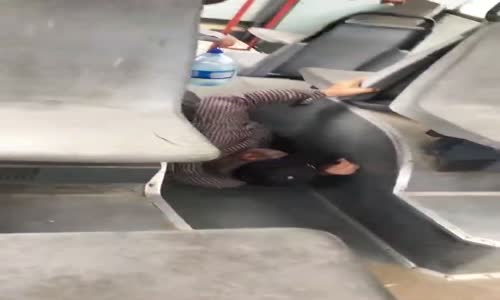 Yükseklik Korkusu Olan Dayının Otobüste Yere Yatması