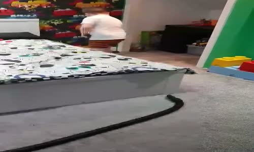 Ufaklığın Elektrikli Süpürge İle İmtihanı