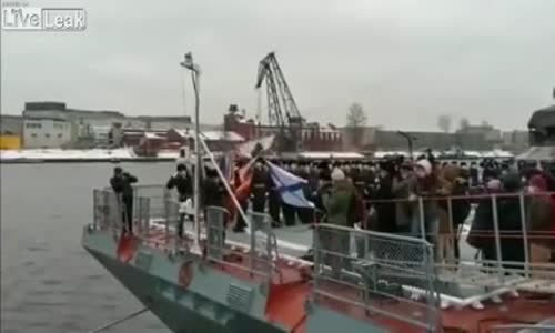 Gemiden Suya Düşen Kameraman 