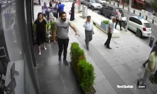 Eski Eşine Ve Kayınpederine Bıçakla Saldırdı