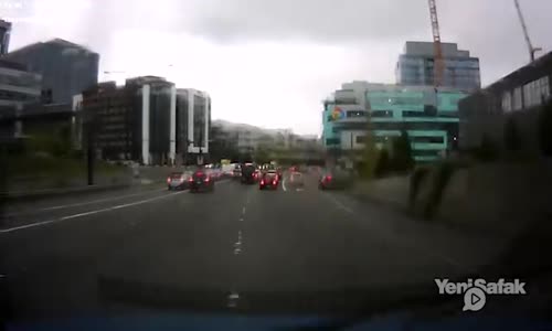 Dev Vinç Araçların Üzerine Devrildi