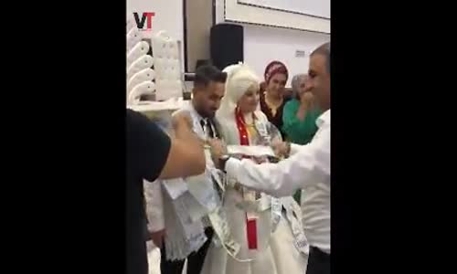 Takı törenini resmen şova dönüştürdüler