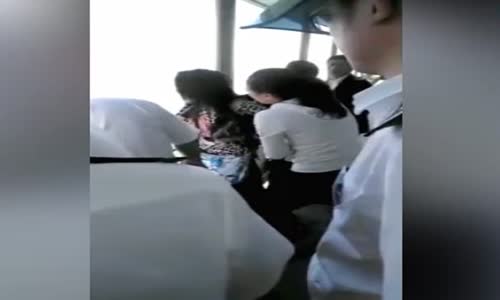 Denize Telefonunu Düşüren Kadının Sinir Krizi Geçirmesi