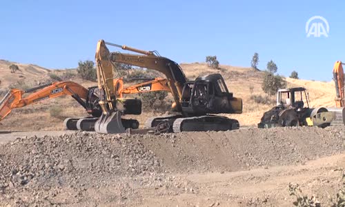 Pkk'lı Teröristlerin Yaktığı İş Makineleri 