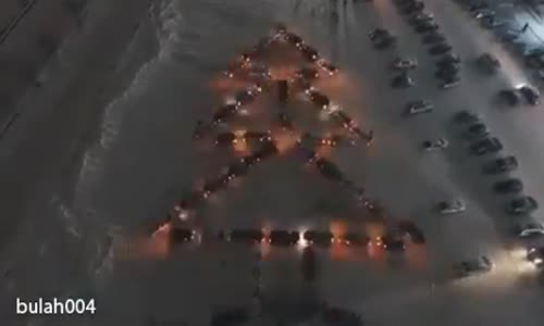Noel Ağacını Arabalarla Yapmak Dahiye Fikir