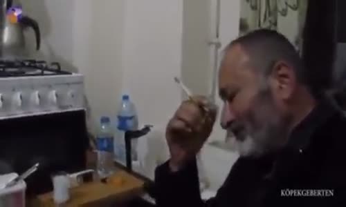 Efkarlanmak İçin Muhteşem Bir Şarkı Seçen Dayı