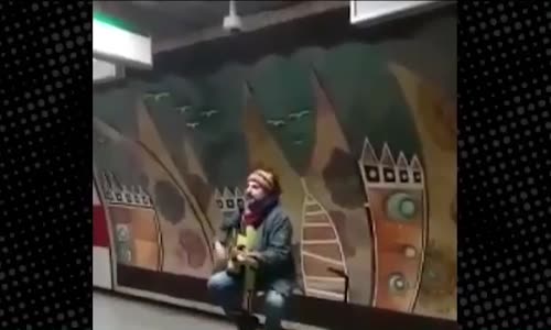 Çelik, Taksim Metrosunda Şarkı Söyledi