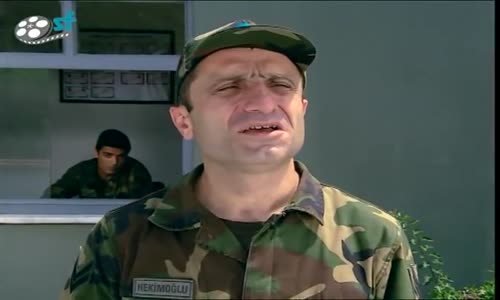 Emret Komutanım - Birliğe Ti̇kli̇ Asker Geldi Ortalik Karişti