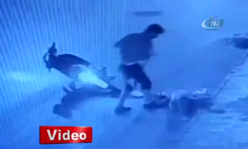 Anne Ve Kucağındaki Bebeği Motosikletten Böyle Düştü