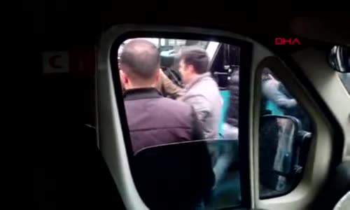 Yol Ortasında Meydan Savaşı Yapan Sürücüler