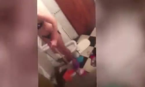 Mayo İle Fare Avına Çıkan Genç Kız