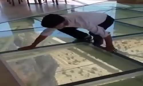 Yazık dayıya yaaa almışlar adamın aklını haline bak