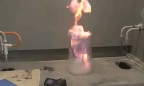 Potasyum, Dietil Eter ve Su Tepkimeye Girerse